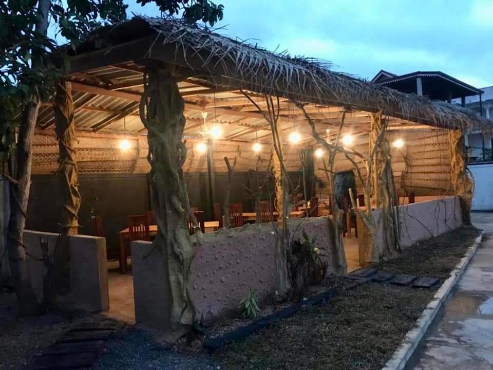 Aradhana Airport Transit Hotel Katunayaka Exterior foto