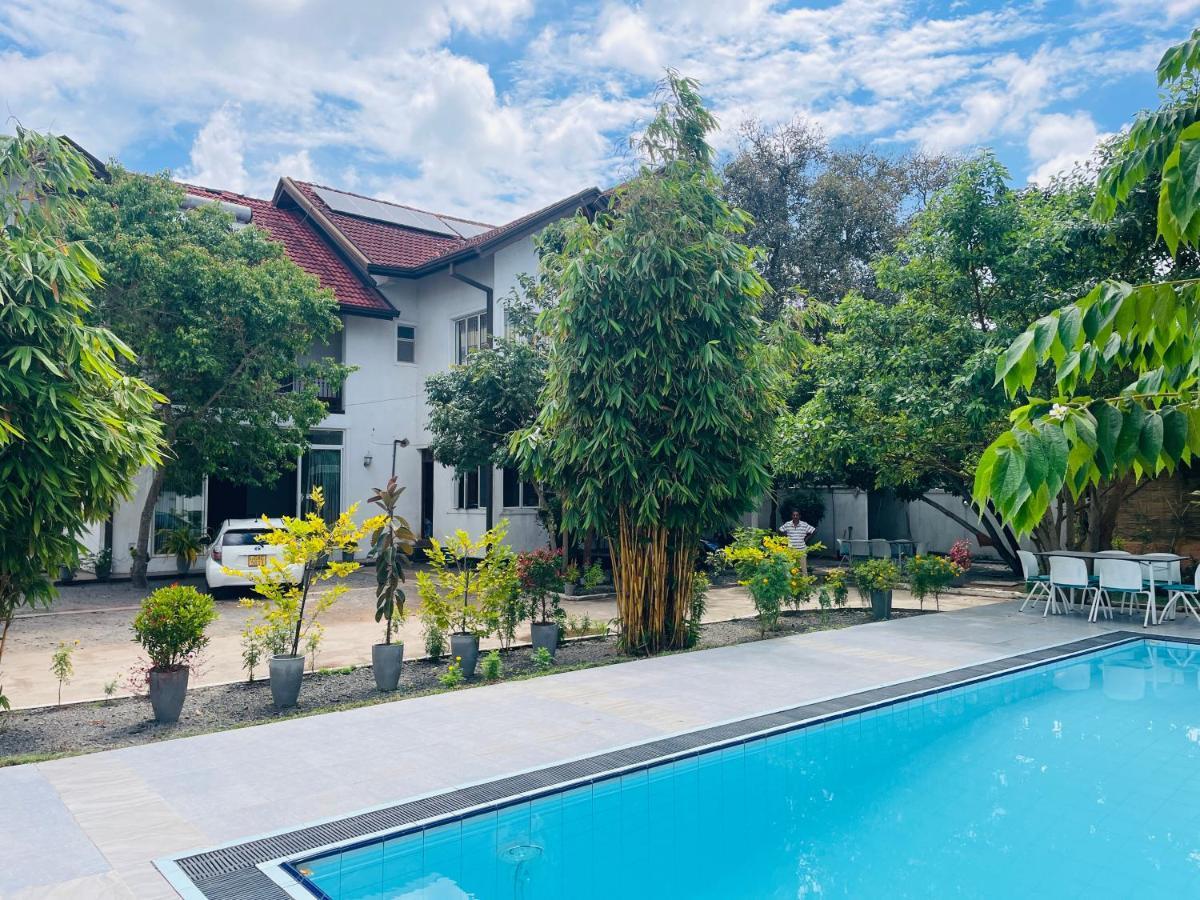 Aradhana Airport Transit Hotel Katunayaka Exterior foto